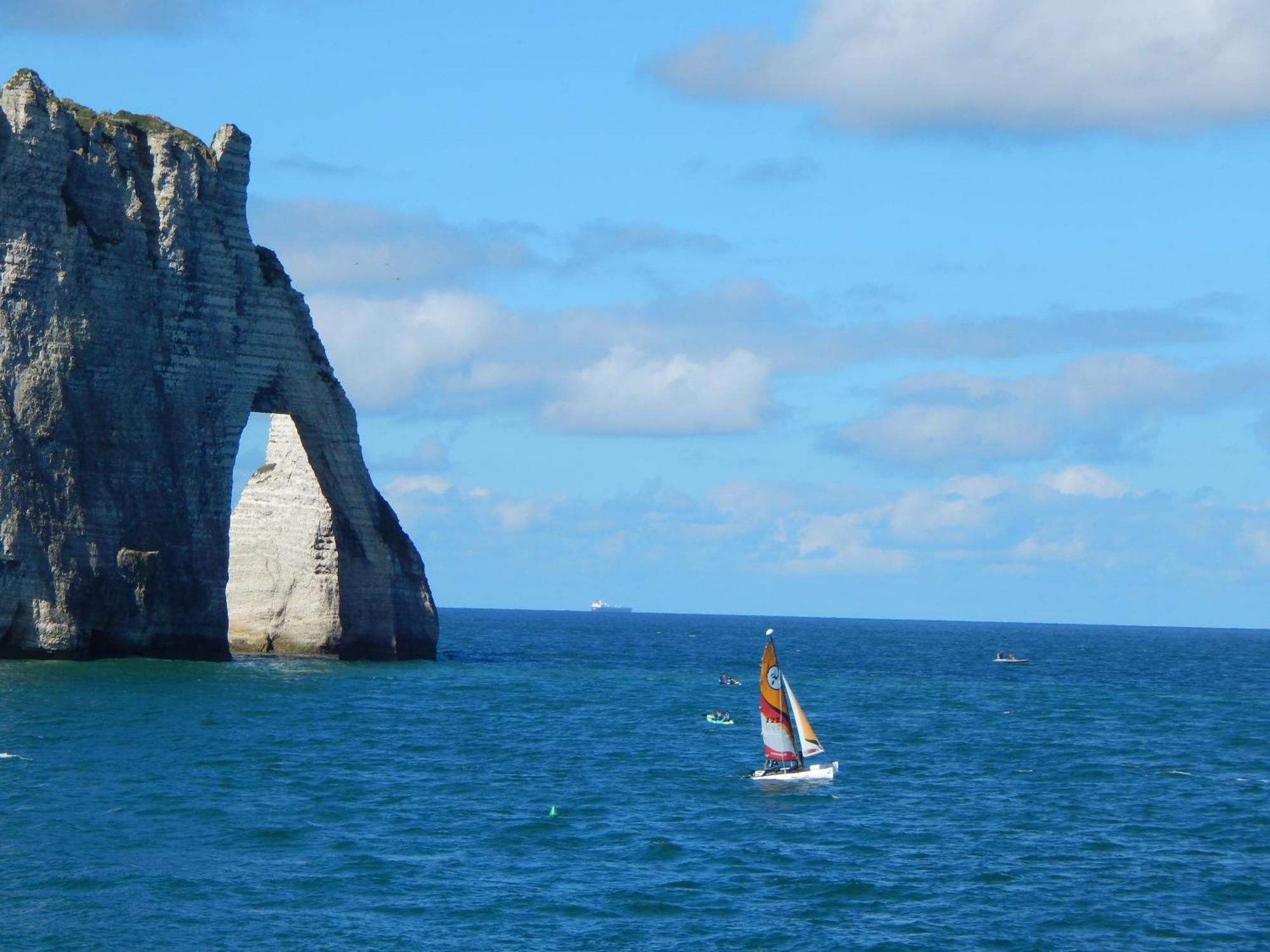 Les Vagues - Sejour Et Falaises Au Centre D'etretat Appartement *